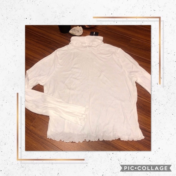 ✨2/$30✨FASHION NOVA LIGHTWEIGHT WHITE TURTLE NECK✨ - Picture 1 of 4